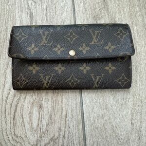 Authentic Louis Vuitton Sarah Monogram Wallet
